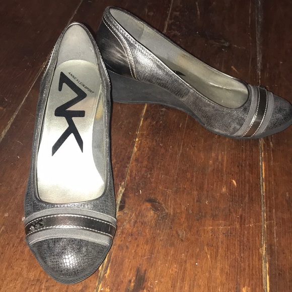 COPY - Ann Klein Pewter Wedge - Picture 3 of 3